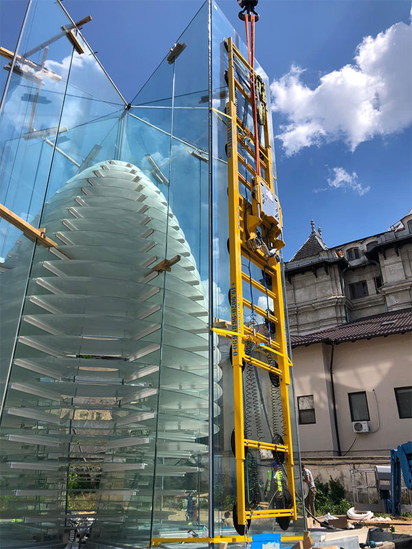 Ruteinstallasjon med VSG 4000 KM H på Brincusi-paviljongen, Craiova kunstmuseum (Romania)