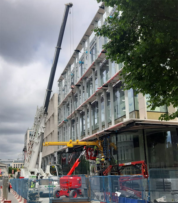 Fasademontasje på kontorbygget Earlsfort Terrace i Dublin